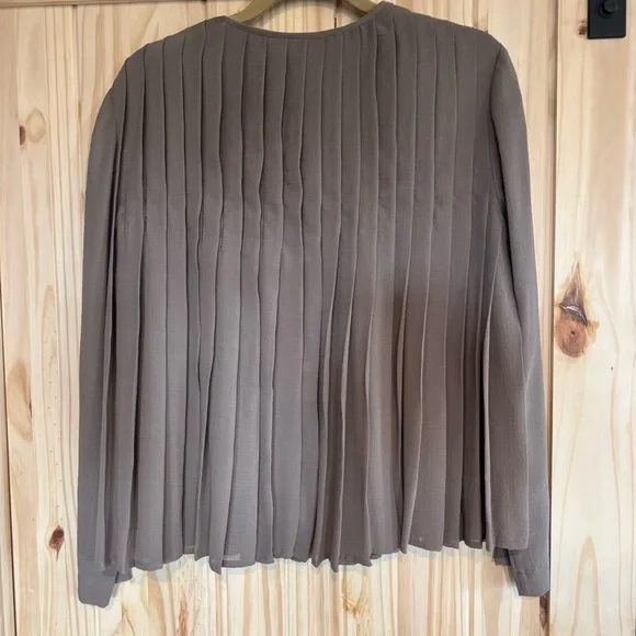 Zara Taupe Pleated Zip Front lightweight swing jacket size Medium - Picture 7 of 8